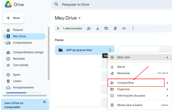 Imagem do ícone de compartilhar ao lado de uma pasta no Google Drive